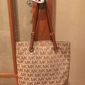 MK handbag, excellent condition. 1 year old.
